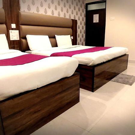 City Hotel Αλλαχαμπάντ Δωμάτιο φωτογραφία